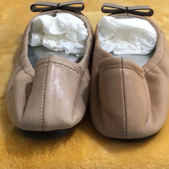 EUC DKNY “ Dasha “ Tortoise Bow Logo Flat Shoes Nude/Black - Picture 8 of 13